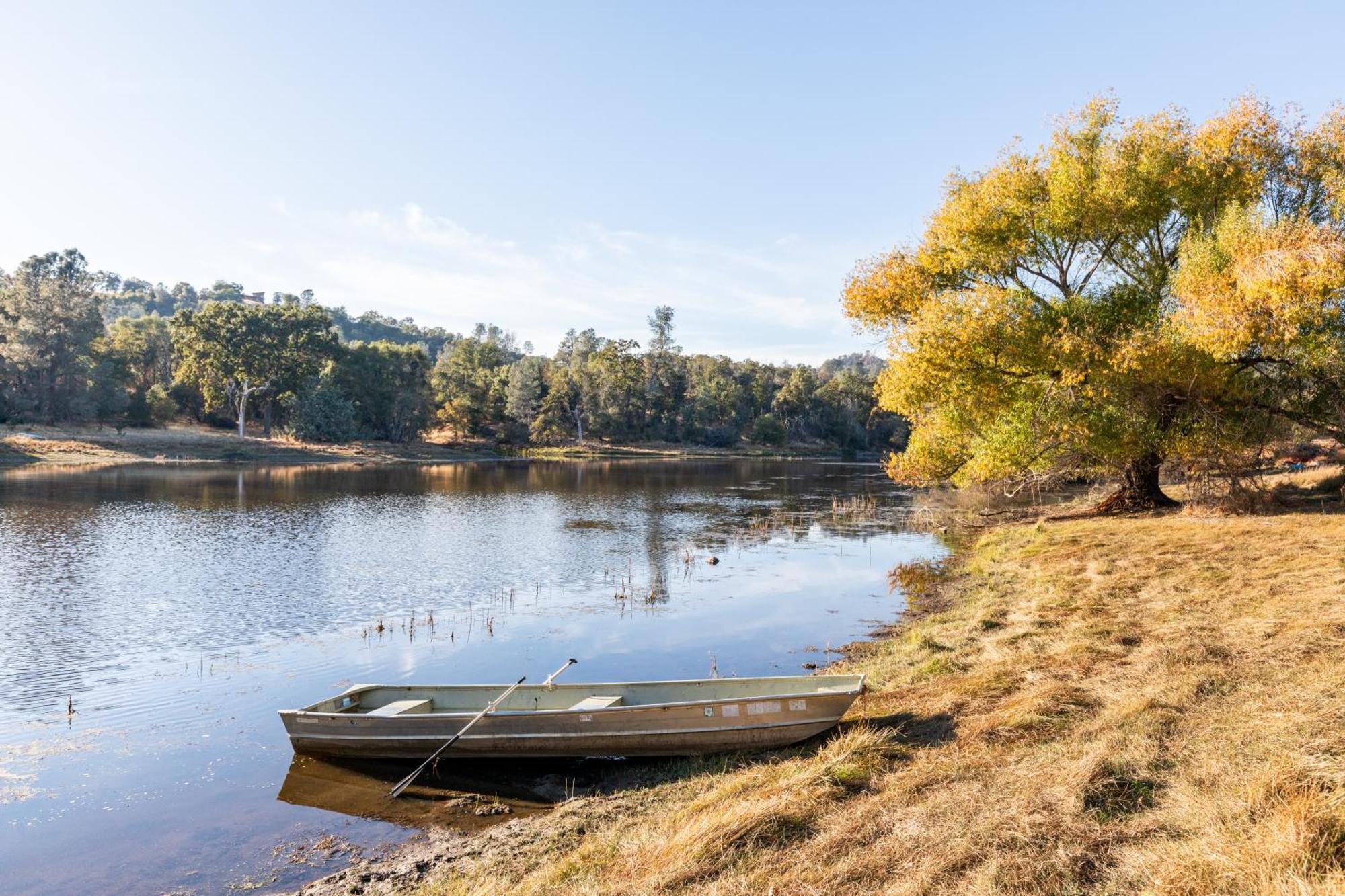 Rolling Oaks Ranch - 200 Acres Of Lakeside Beauty & Countryside Serenity Mariposa Exterior foto