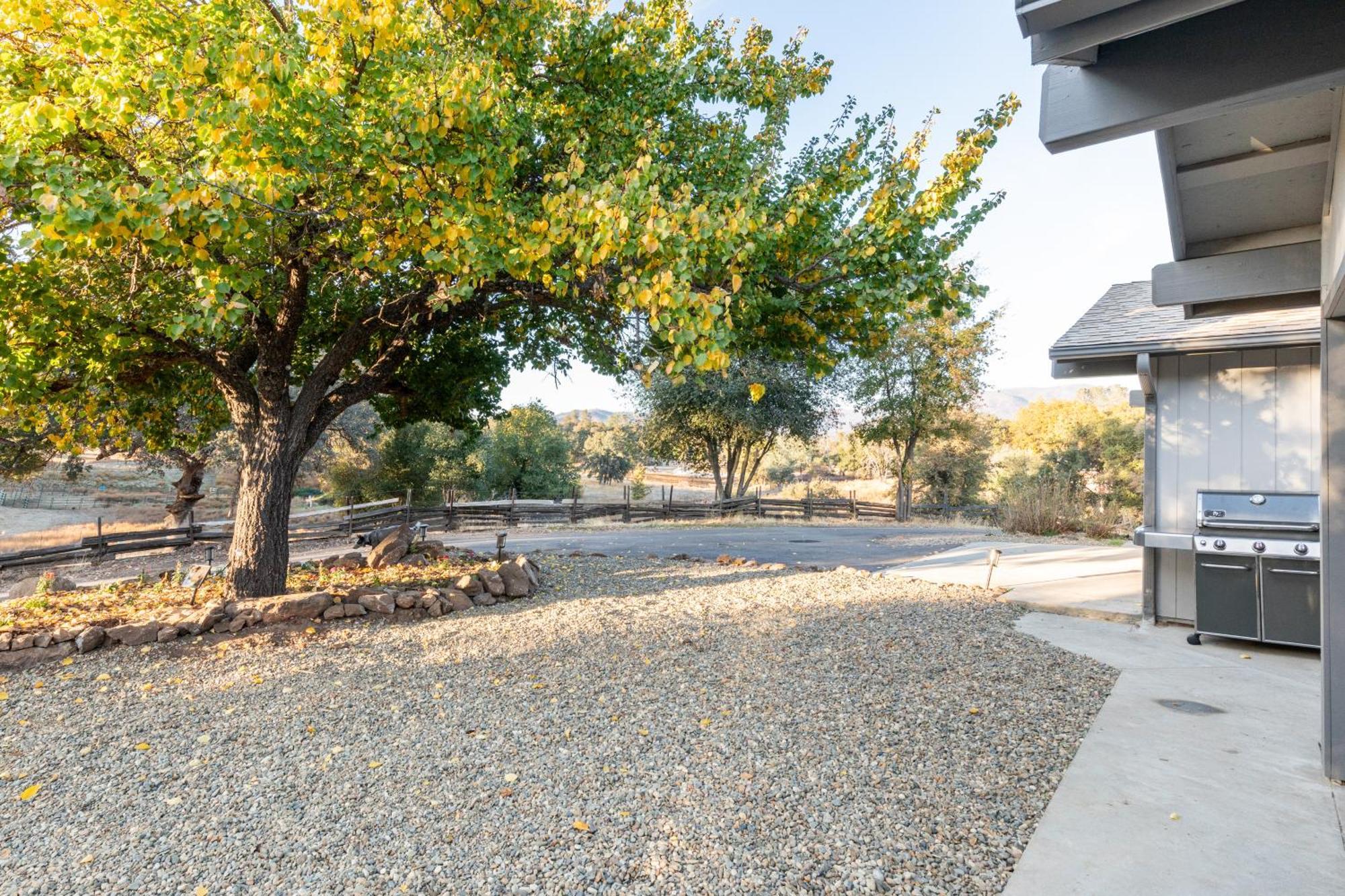Rolling Oaks Ranch - 200 Acres Of Lakeside Beauty & Countryside Serenity Mariposa Exterior foto