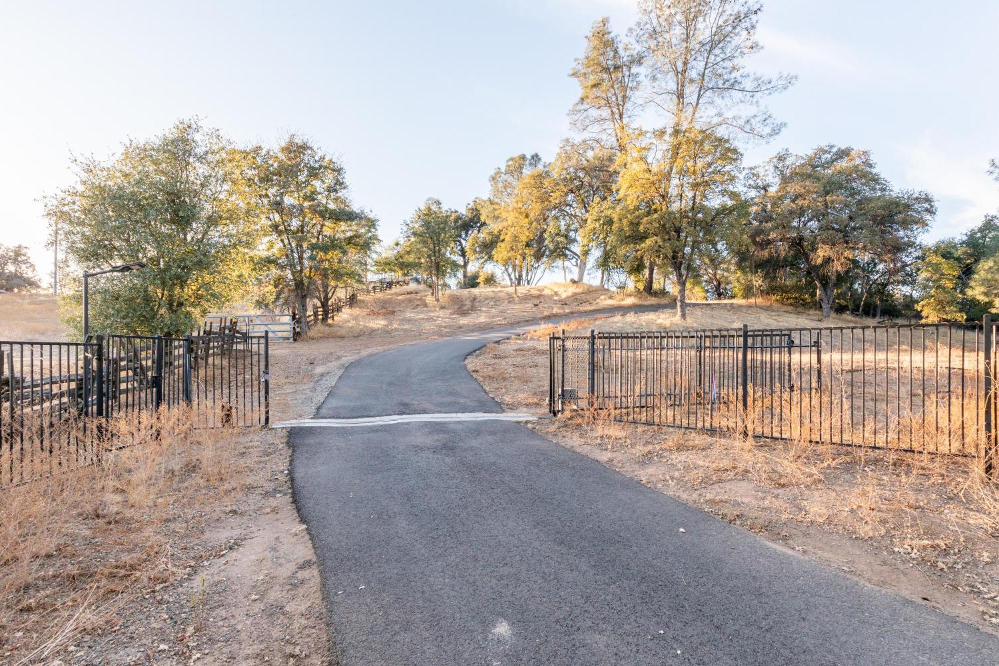 Rolling Oaks Ranch - 200 Acres Of Lakeside Beauty & Countryside Serenity Mariposa Exterior foto